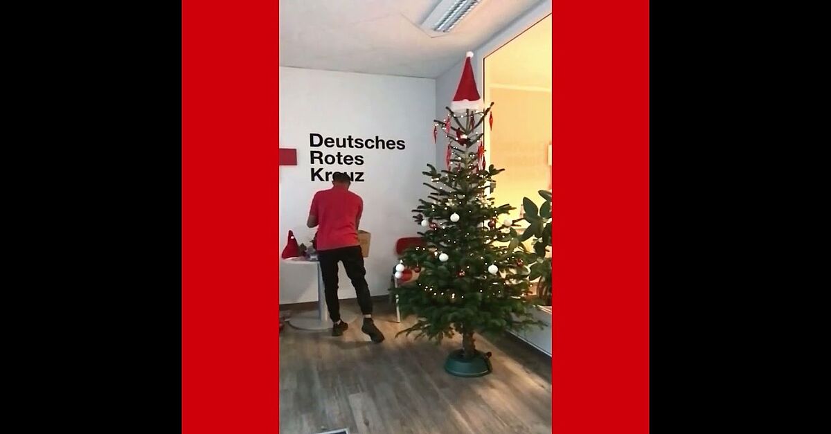 Weihnachtsbaum schmücken in der DRK Sozialstation Görlitz - 2023
